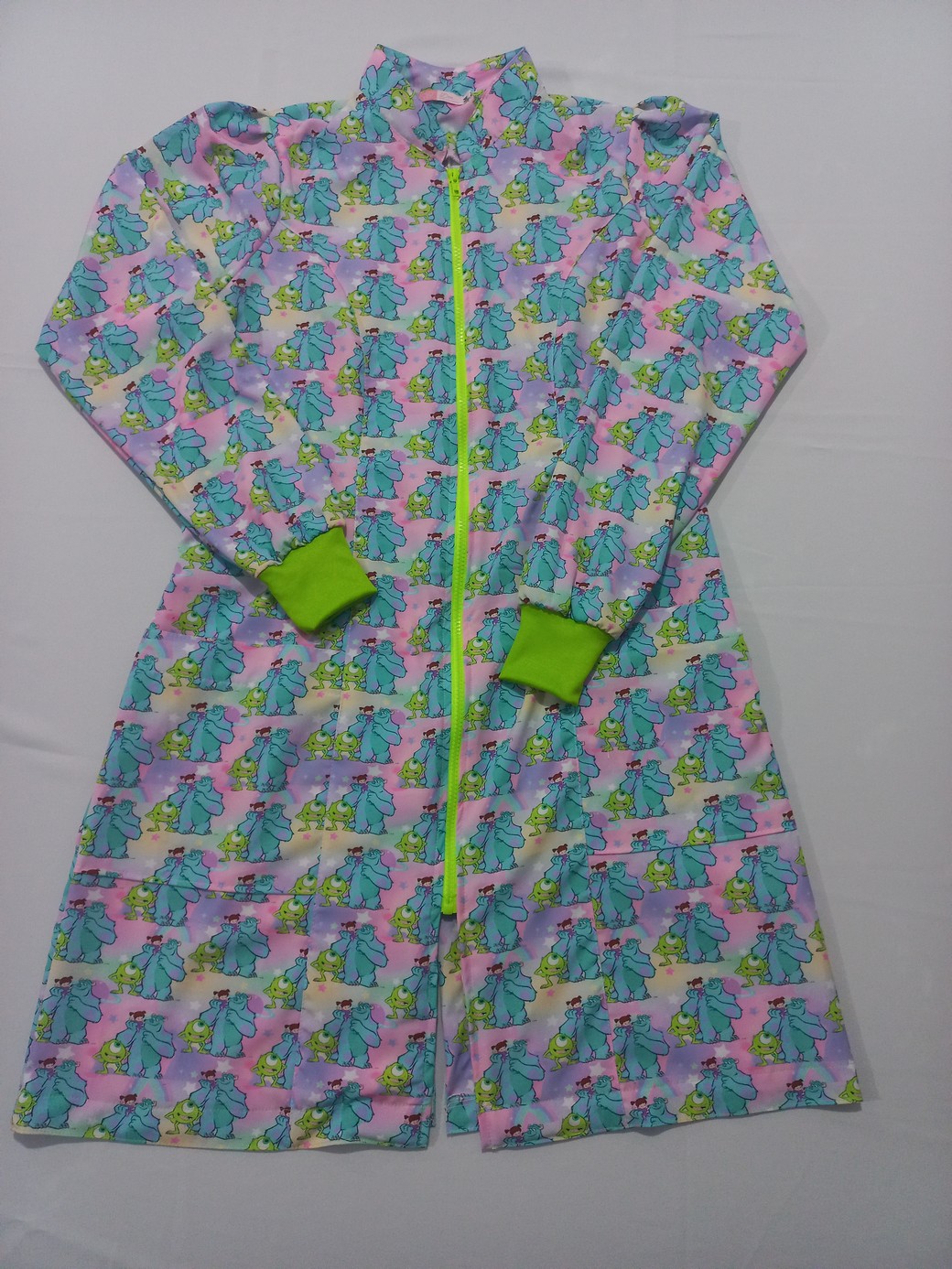 Jaleco Temático – Monstros S.A. Personagens - Image 2